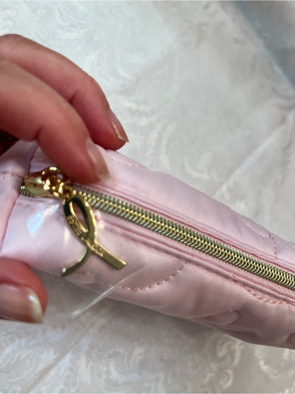 Estée Lauder Quilted Light Pink Cosmetic Pouch Breast Cancer Research Foundation - Picture 3 of 6